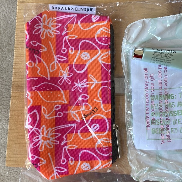 Clinique mascara and eye pencil and makeup bag - Picture 3 of 4